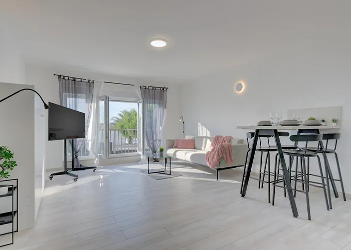 Apartment Leda With Private Parking