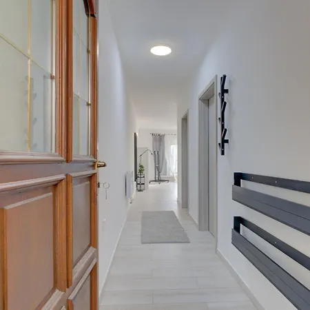 Apartment Leda With Private Parking Medulin Exterior photo
