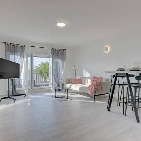 Apartment Leda With Private Parking Medulin Exterior photo