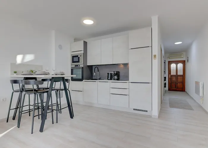 Apartment Leda With Private Parking