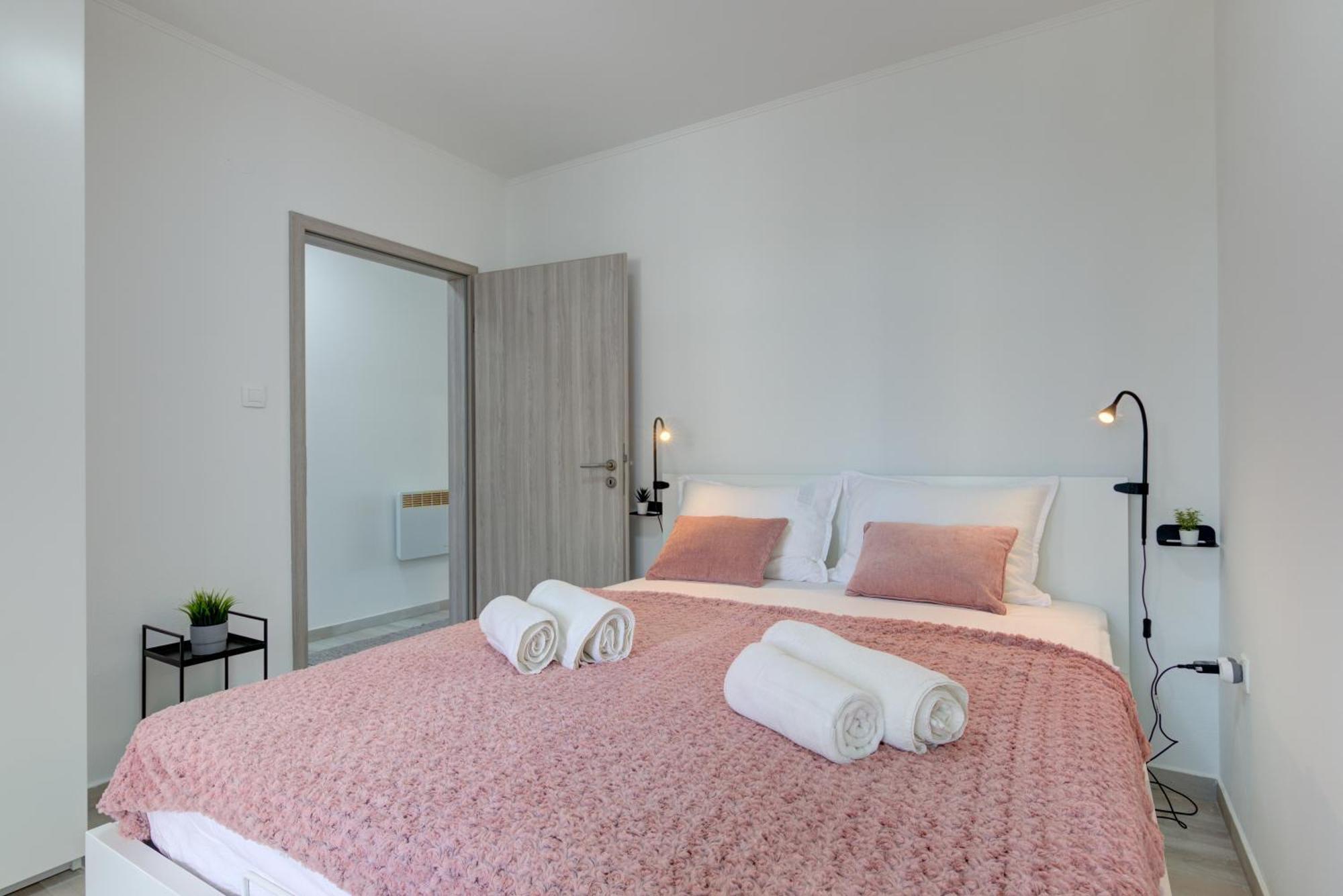 Leda With Private Parking Apartment Medulin