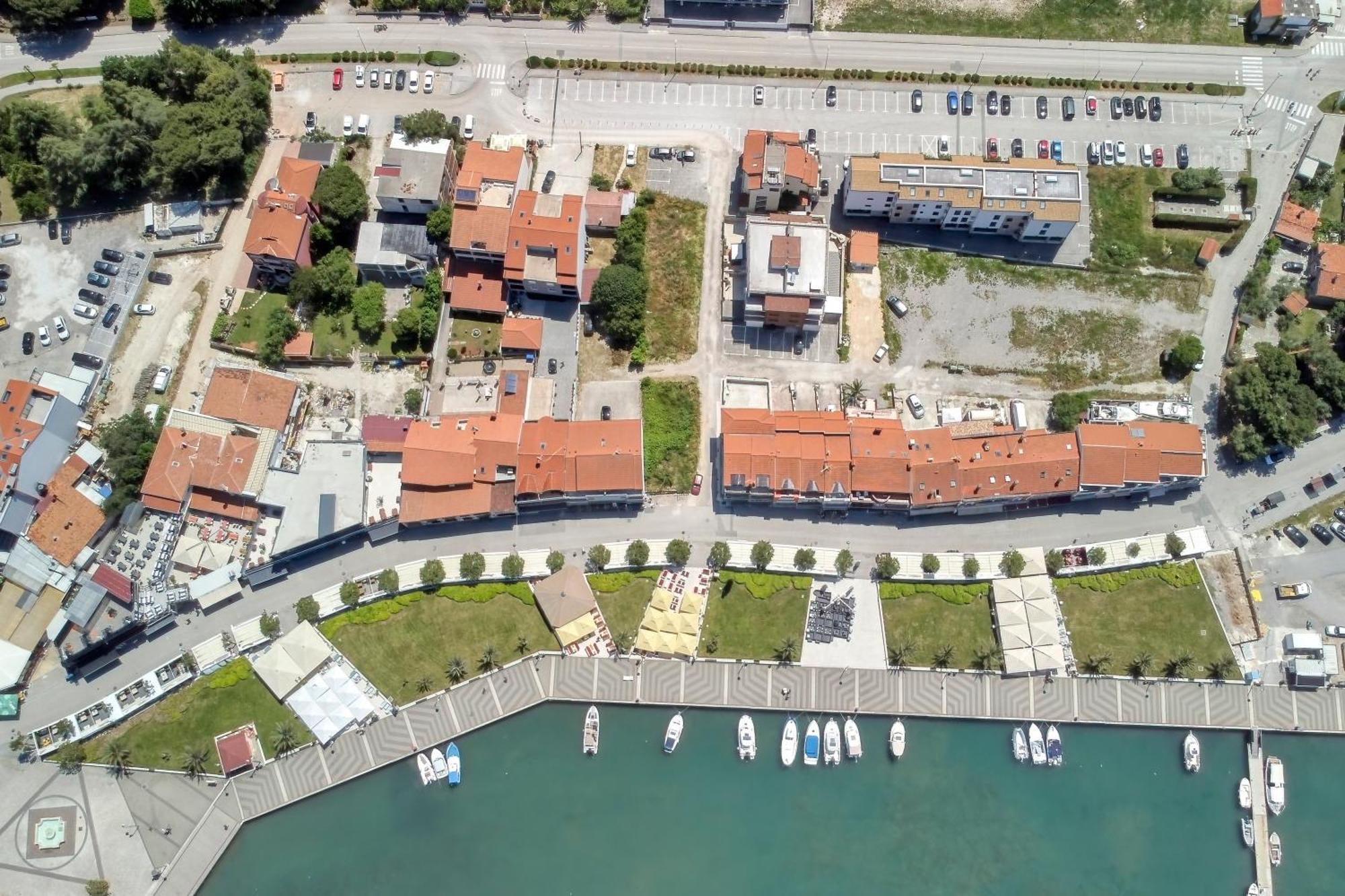 Leda With Private Parking Apartment Medulin